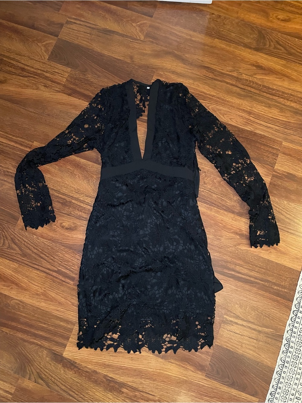 Black Lace Plunge Neck Long Sleeve Cocktail Dress